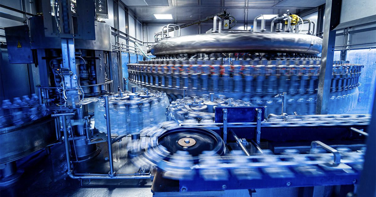 Real plastic injection molding production machinery